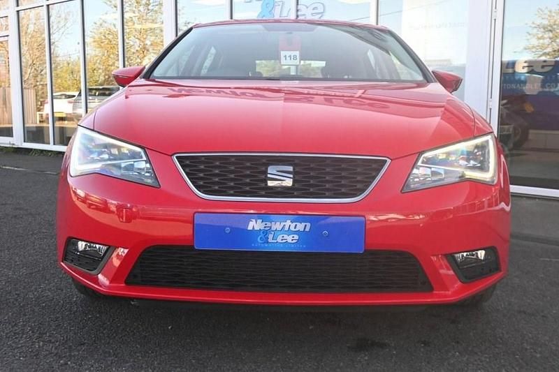 Used Seat Leon SE 105 HP (77 kW) 2014 Red Hatchback