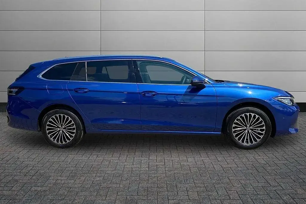 New VW Passat Elegance 204 HP (150 kW) 2026 Blue Estate
