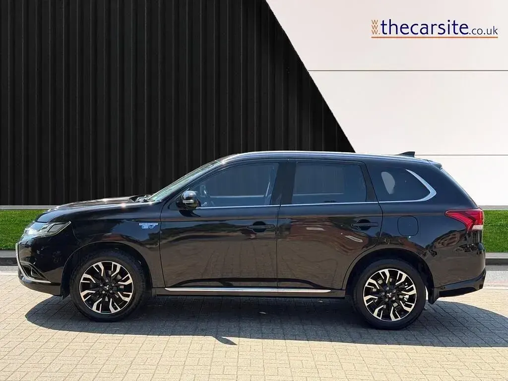 Used Mitsubishi Outlander P-HEV 2017 Black Estate