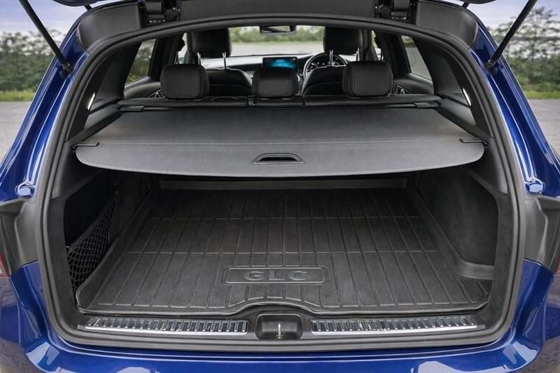 Used Mercedes GLC220 AMG Line Premium 194 HP (142 kW) 2020 Blue Estate