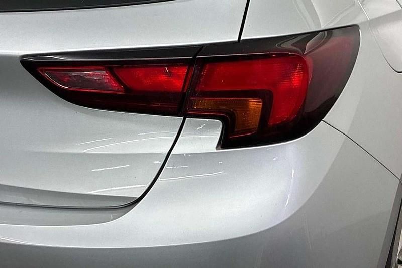 Used Vauxhall Astra SRi 147 HP (108 kW) 2019 Silver Hatchback