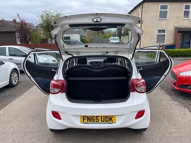 Usado Hyundai i10 Premium SE 87 HP (63 kW) 2015 Branco Citadino