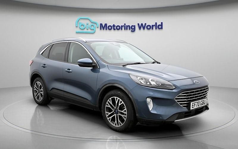 Usado Ford Kuga Titanium 120 HP (88 kW) 2021 Azul SUV