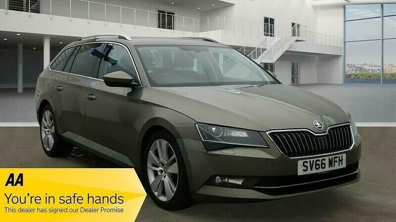 Green Used 2017 Skoda Superb SE L Executive Estate | £8,495 (Fair price) - Image 1/3