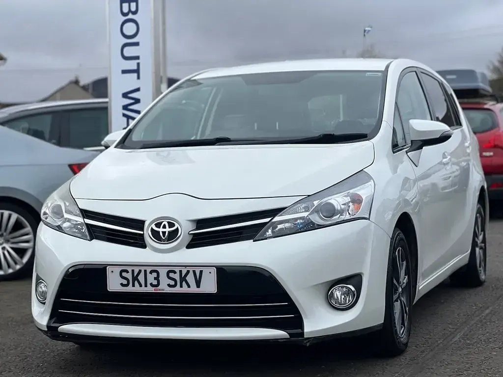 Used Toyota Verso 122 HP (89 kW) 2013 White MPV