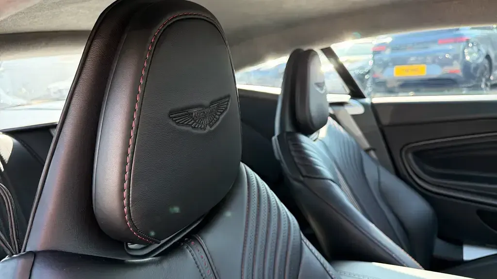 Used Aston Martin DB11 503 HP (369 kW) 2018 Red Coupe