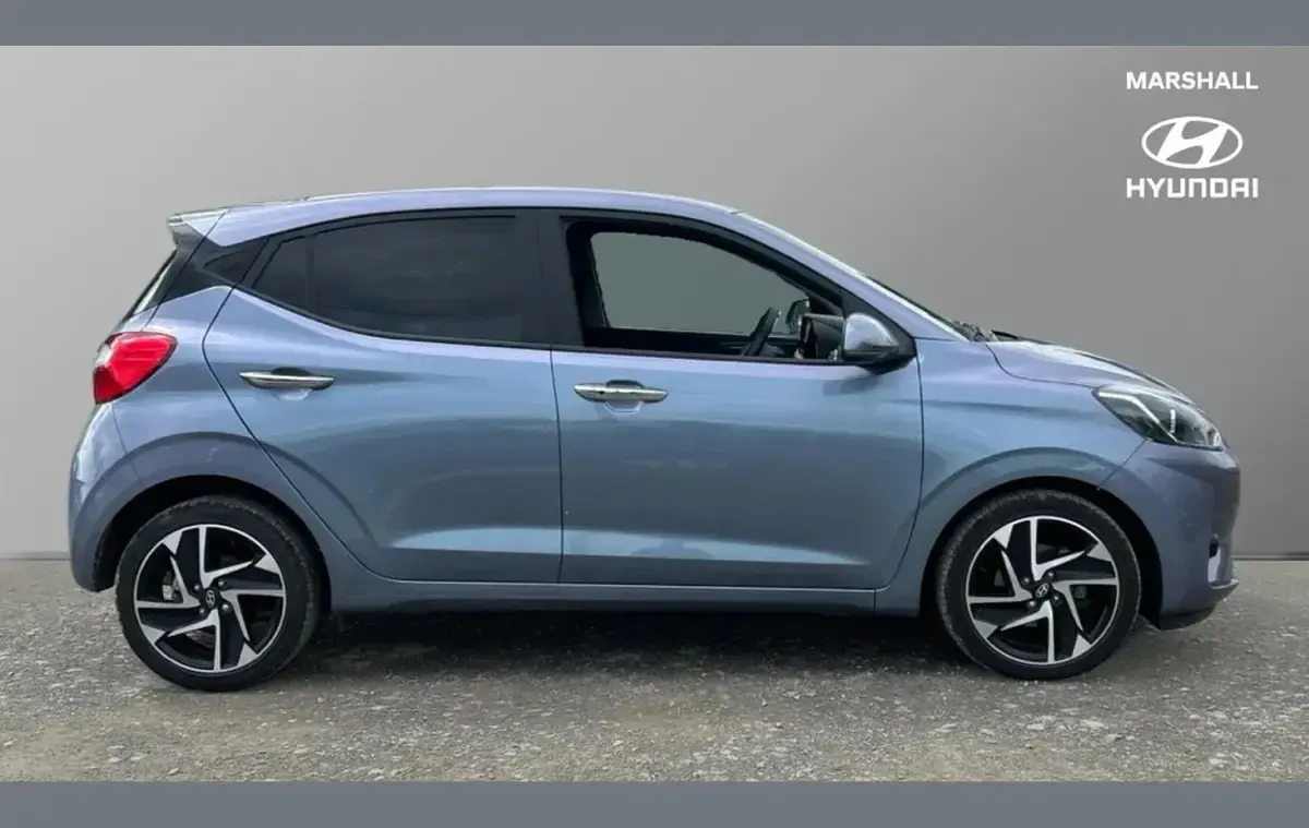 Used Hyundai i10 Premium 77 HP (56 kW) 2024 Blue Hatchback