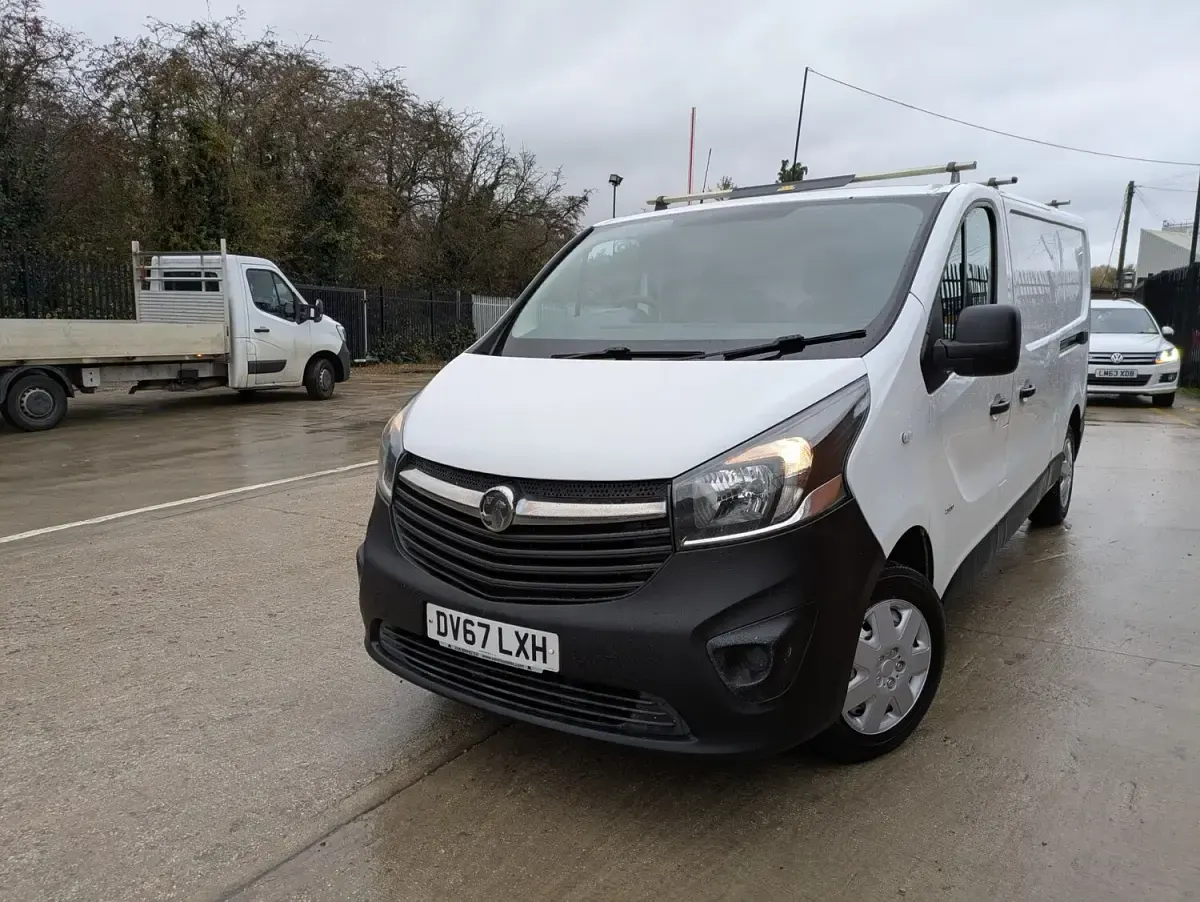 Used Vauxhall Vivaro 120 HP (88 kW) 2017 White MPV