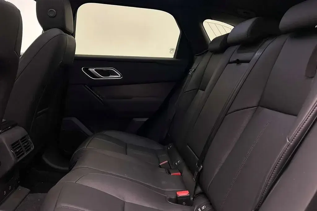 Second-hand Land Rover Range Rover Velar SE Dynamic 200 CP (147 kW) 2024 Argintiu SUV