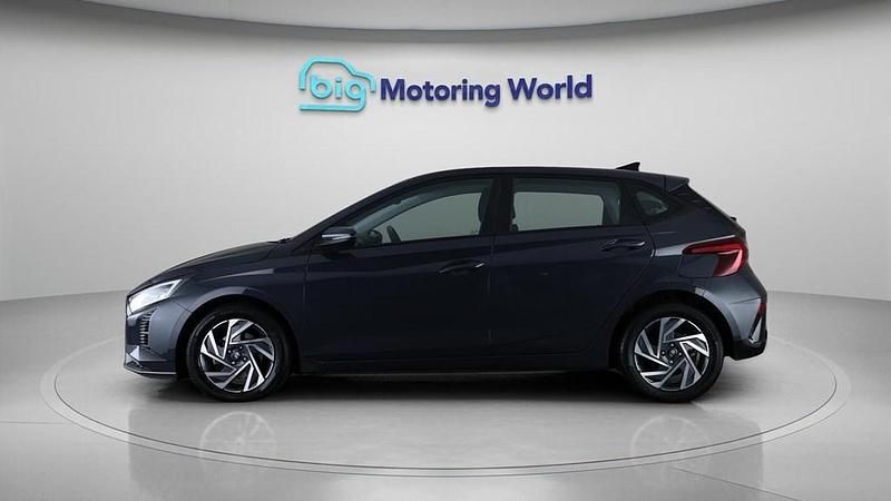 Used Hyundai i20 Advanced 100 HP (73 kW) 2023 Grey Hatchback