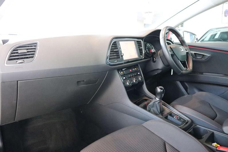 Used Seat Leon FR 125 HP (91 kW) 2018 White Hatchback