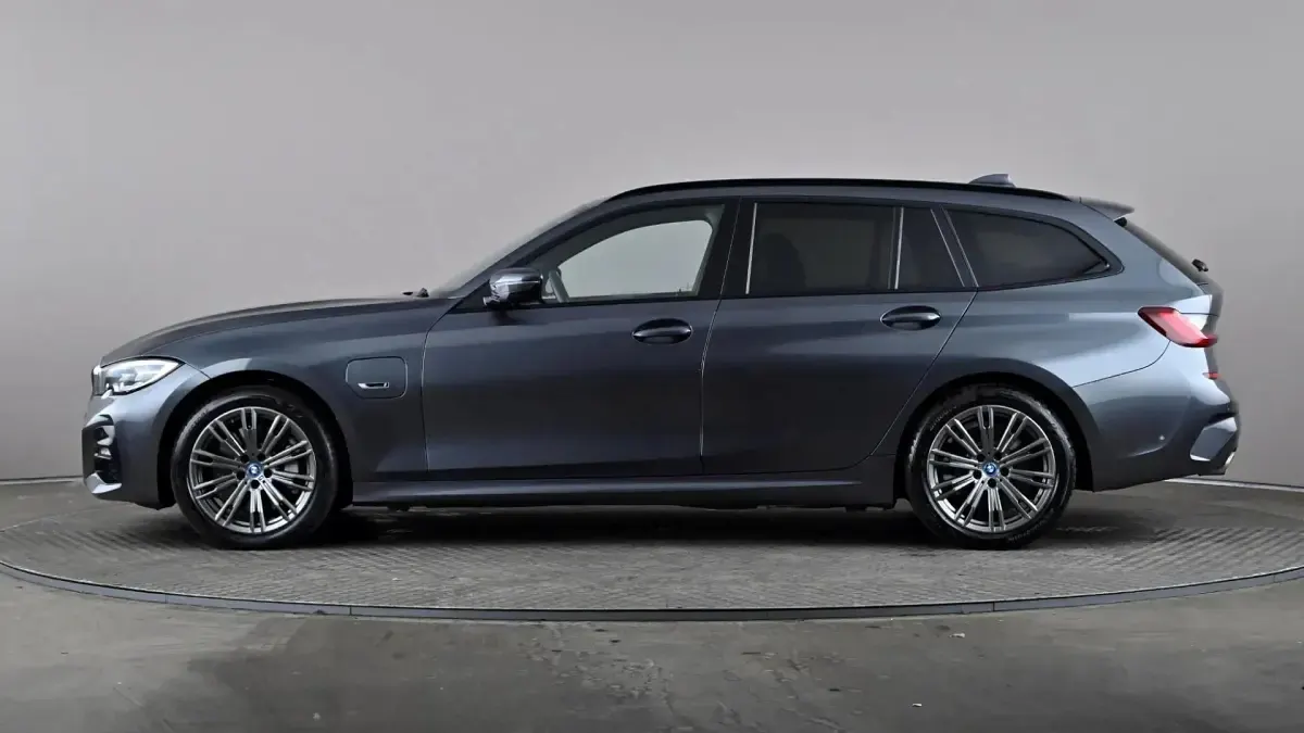 Begagnad BMW 330e M Sport 292 HK (214 kW) 2022 Grå Kombi
