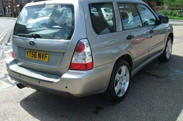 Begagnad Subaru Forester 2006 SUV