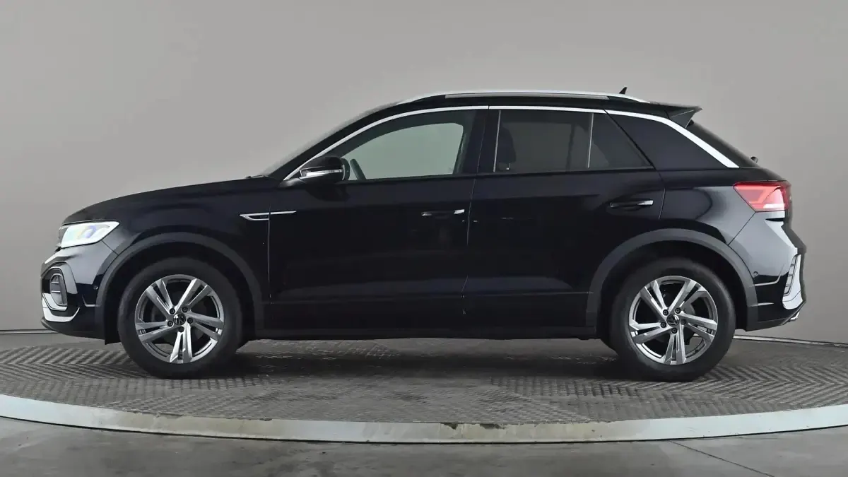 Used VW T-Roc R-line 150 HP (110 kW) 2024 Black SUV
