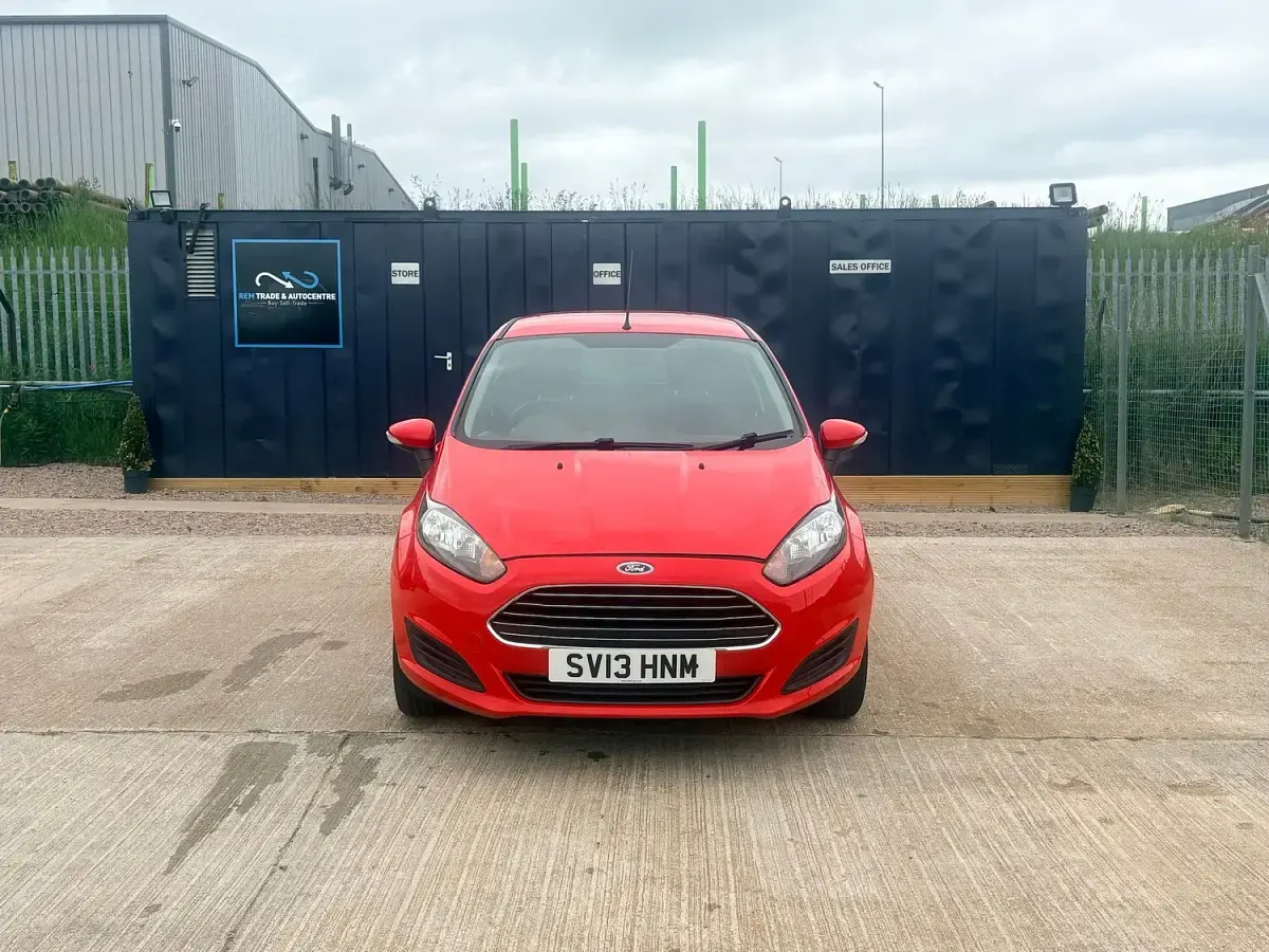 Used Ford Fiesta Style 60 HP (44 kW) 2013 Red Hatchback