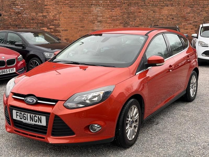 Used Ford Focus Titanium 125 HP (91 kW) 2011 Red Hatchback