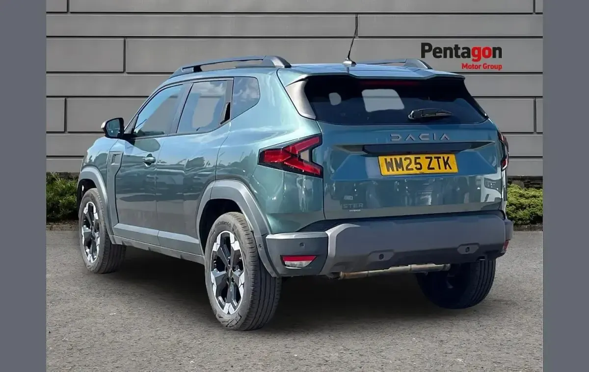 Used Dacia Duster Extreme 143 HP (105 kW) 2025 Green SUV