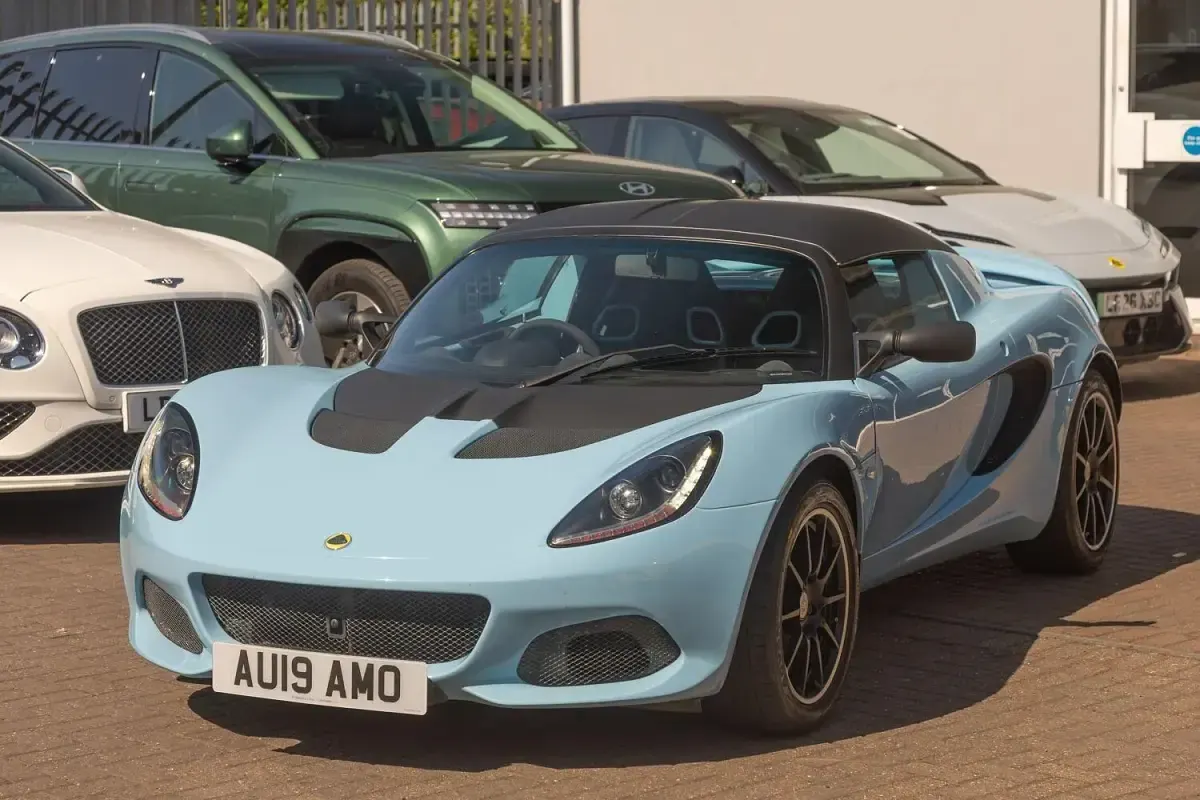 Used Lotus Elise 220 HP (161 kW) 2019 Blue Cabriolet