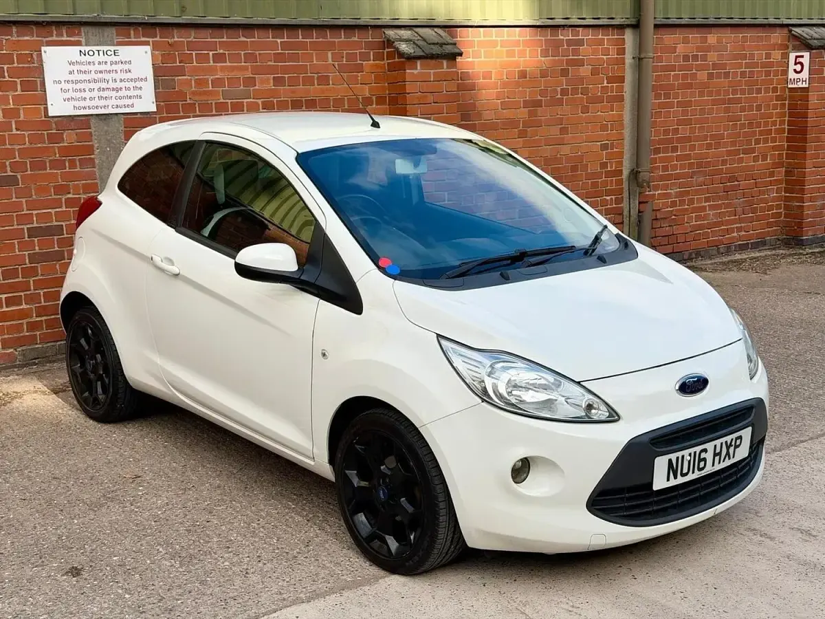 Used Ford Ka Zetec 69 HP (50 kW) 2016 White Hatchback