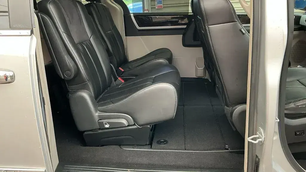 Used Chrysler Grand Voyager Limited 2011 Silver MPV