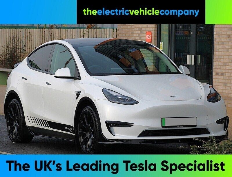 White Used 2022 Tesla Model Y Long Range SUV | £23,995 (Expensive) - Image 1/3