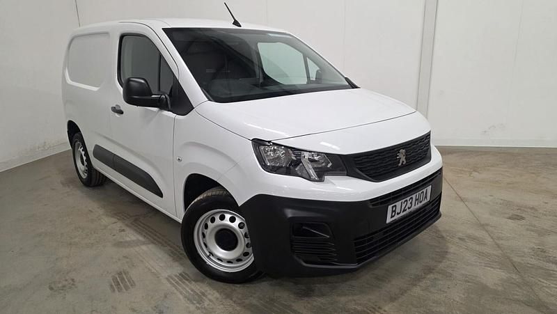 Used Peugeot Partner Premium 131 HP (96 kW) 2023 White MPV