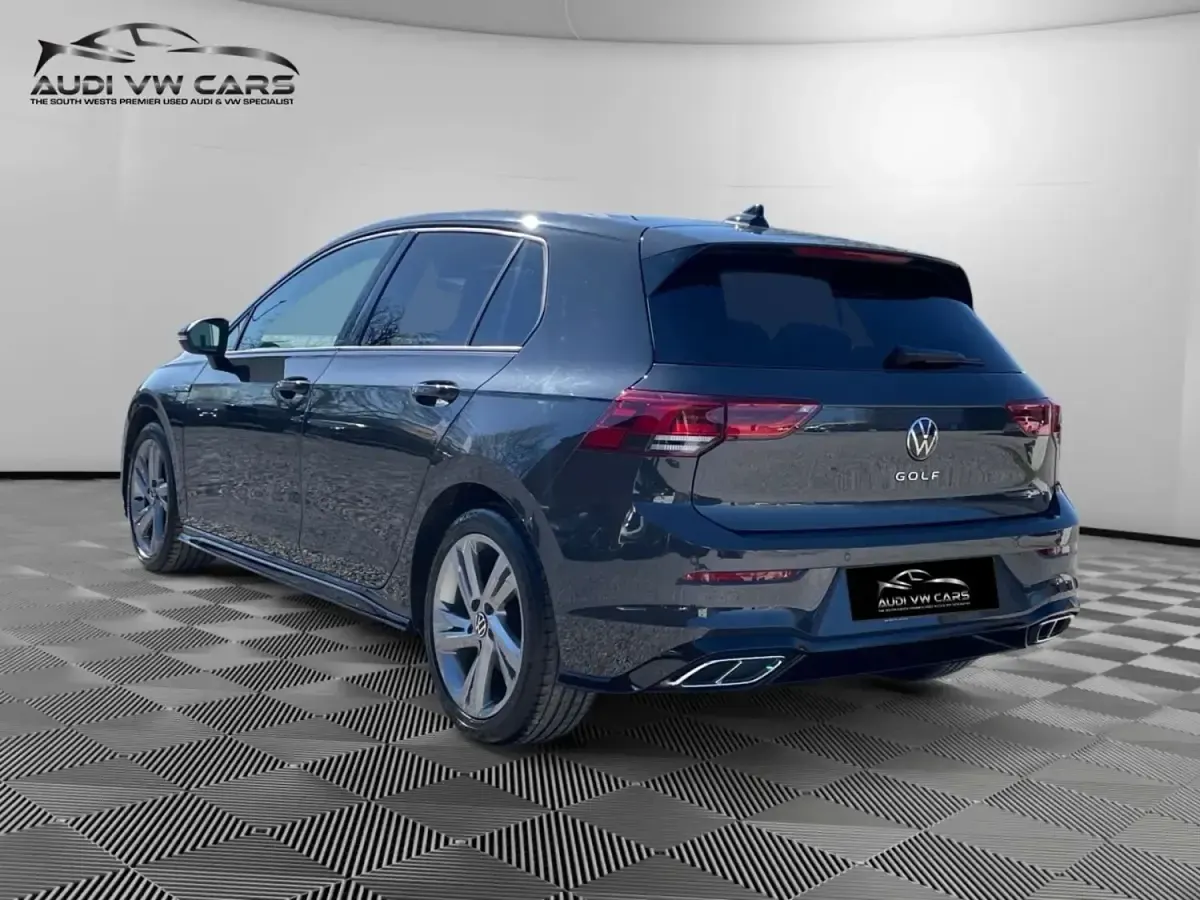 Second-hand VW Golf VIII R-line 150 CP (110 kW) 2023 Gri Hatchback