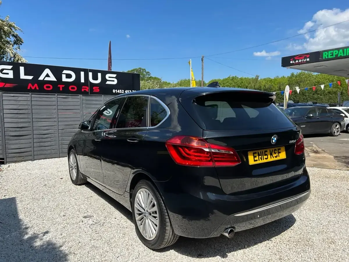 Begagnad BMW 218 Luxury Line 2015 Svart Halvkombi