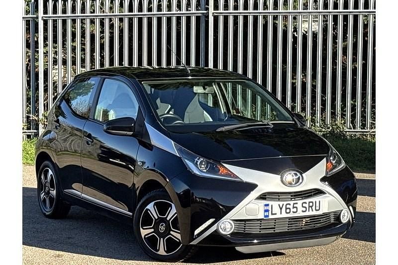 Black Used 2015 Toyota Aygo X-clusiv Hatchback | £6,795 (Fair price) - Image 1/4