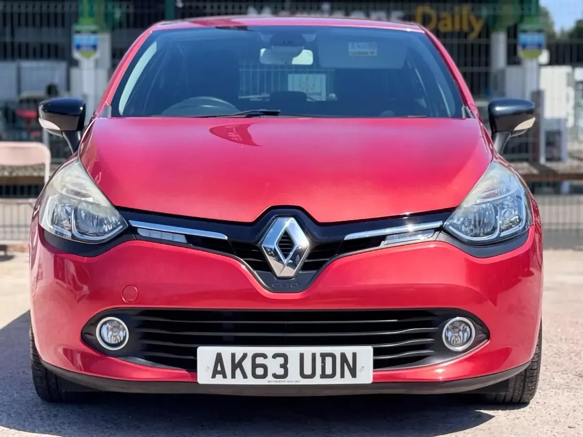 Used Renault Clio Dynamique 75 HP (55 kW) 2013 Red Hatchback