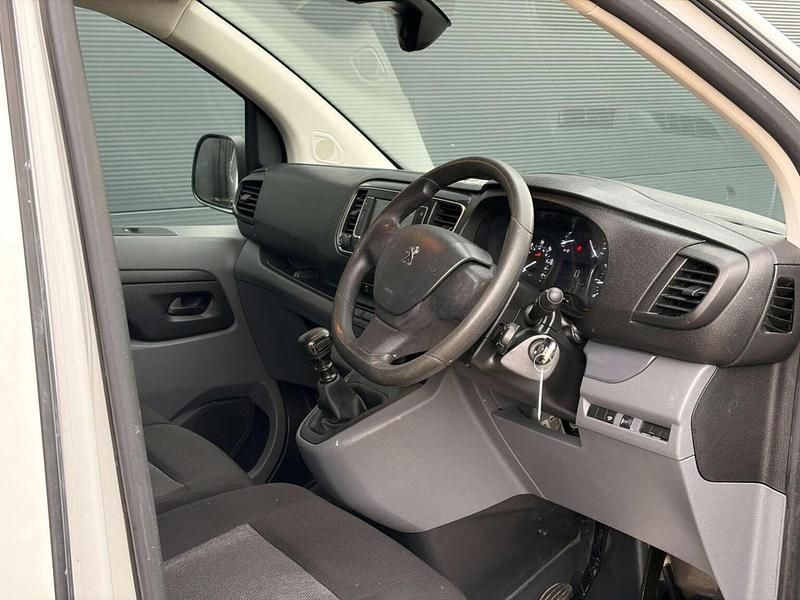 Second-hand Peugeot Expert Premium 2022 Alb Van