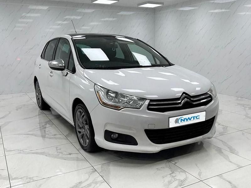 Used Citroën C4 SELECTION 115 HP (84 kW) 2014 White Hatchback