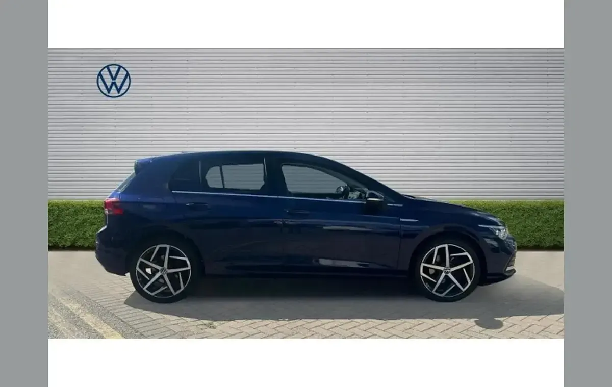Used VW Golf VIII Style 128 HP (94 kW) 2023 Blue Hatchback