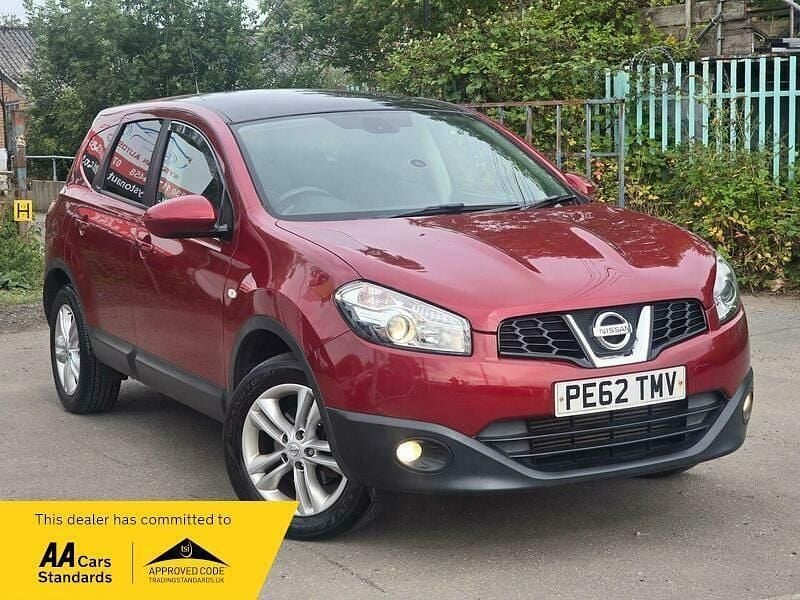 Red Used 2012 Nissan Qashqai +2 Acenta SUV | £3,750 (Fair price) - Image 1/4