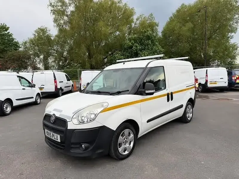 Usado Fiat Doblò 90 CV (66 kW) 2015 Blanco Monovolumen