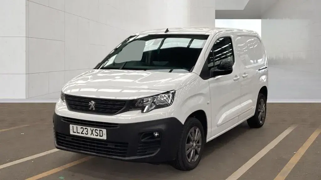 Used Peugeot Partner Premium 131 HP (96 kW) 2023 White MPV