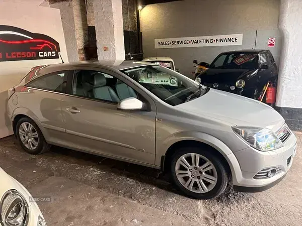 Used Vauxhall Astra Design Edition 2009 Silver Hatchback