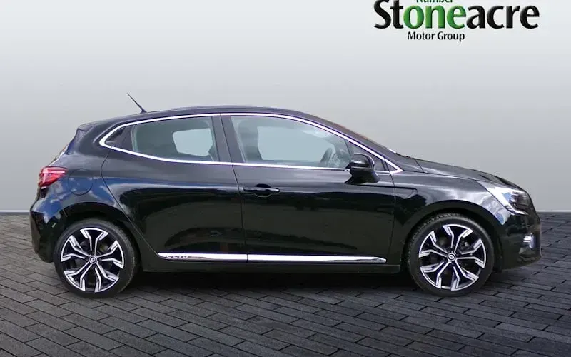 Used Renault Clio Version S 140 HP (102 kW) 2022 Black Hatchback