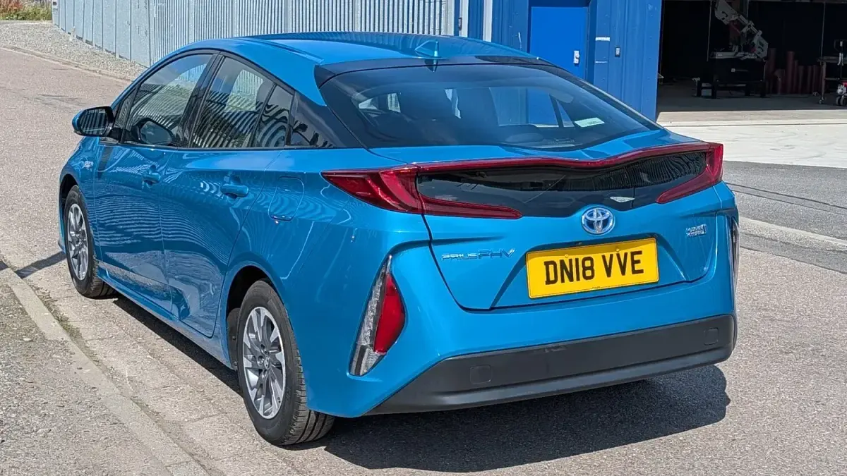 Used Toyota Prius Business Edition 122 HP (89 kW) 2018 Blue Hatchback