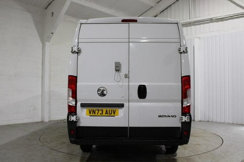 Used Vauxhall Movano 140 HP (102 kW) 2023 White MPV