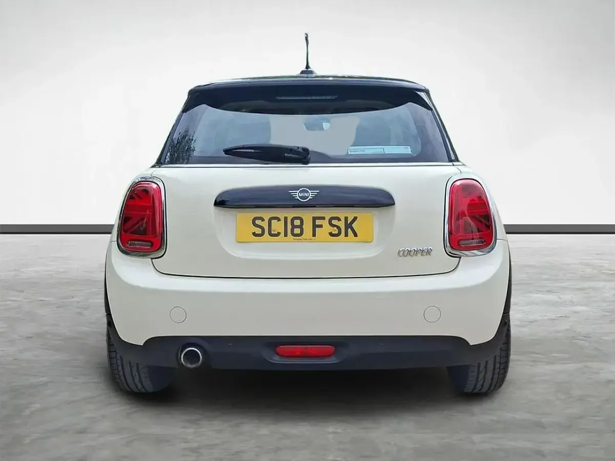 Used Mini Cooper Hatch 134 HP (98 kW) 2018 White Hatchback