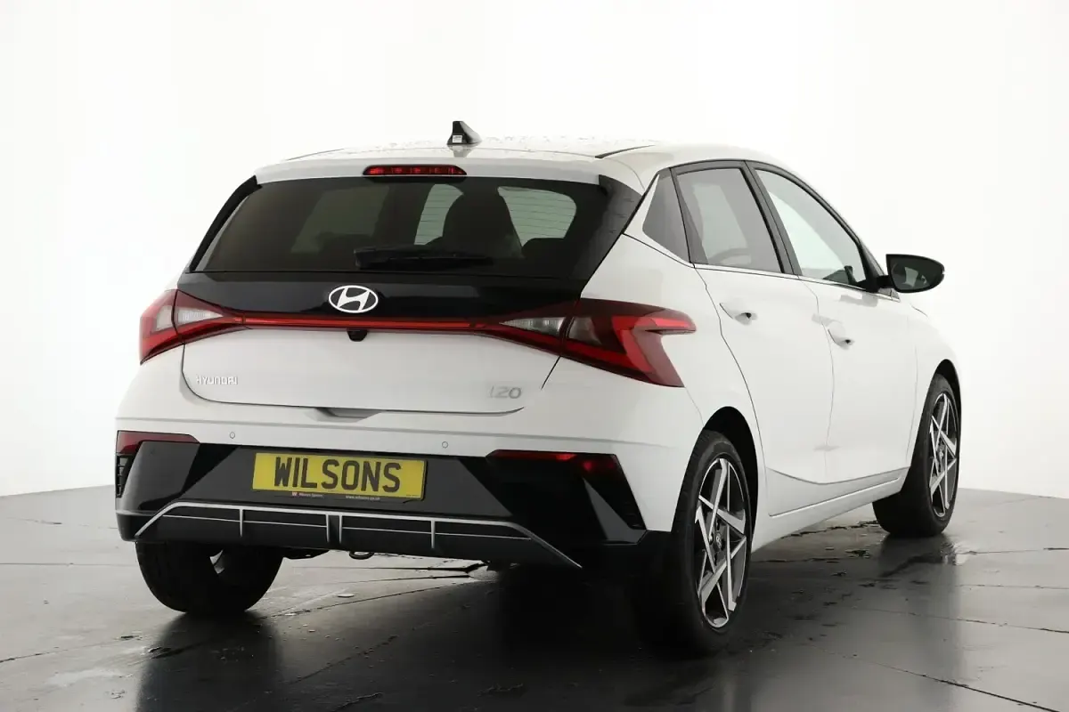 Used Hyundai i20 Premium 90 HP (66 kW) 2025 White Hatchback