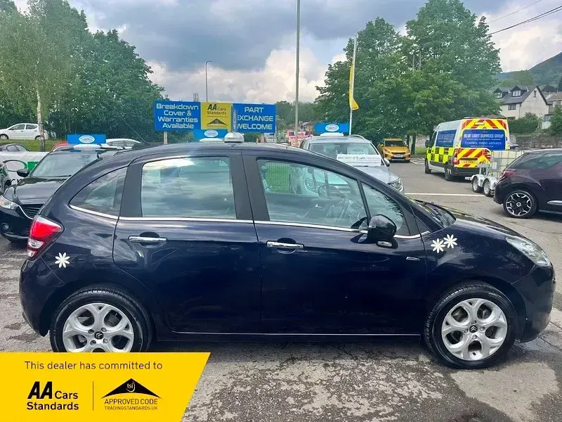 Begagnad Citroën C3 Exclusive 120 HK (88 kW) 2014 Blå Halvkombi
