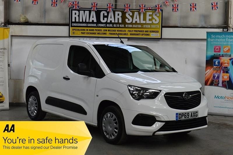 White Used 2020 Vauxhall Combo Sportive MPV | £7,500 (A bit pricey) - Image 1/4