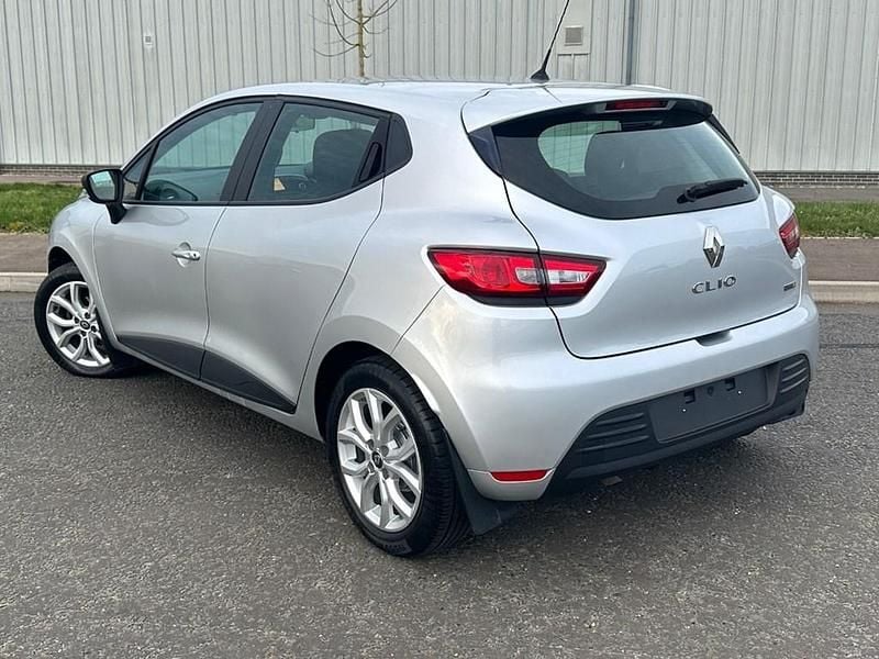 Used Renault Clio IV Play 90 HP (66 kW) 2016 Silver Hatchback