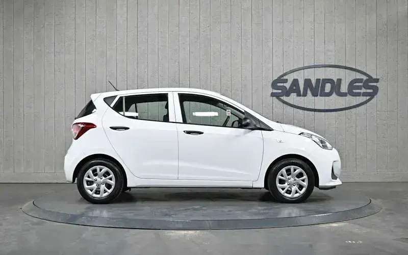 Used Hyundai i10 67 HP (49 kW) 2020 Hatchback