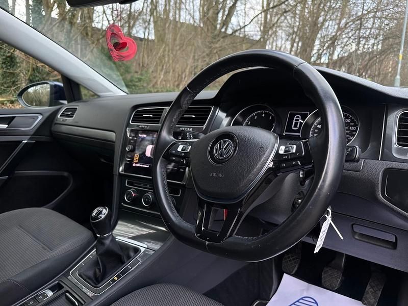Used VW Golf VII SE 150 HP (110 kW) 2018 Blue Hatchback