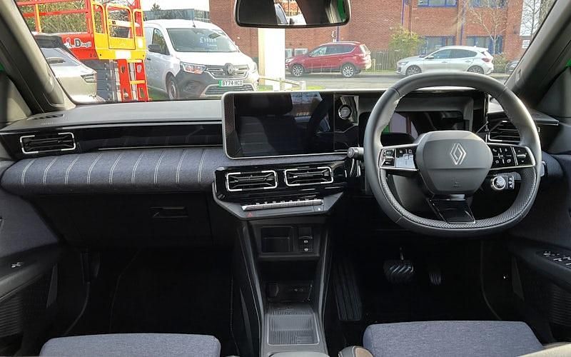 Used Renault 5 E-Tech Komfort 110 kW (150 HP) 2025 Hatchback