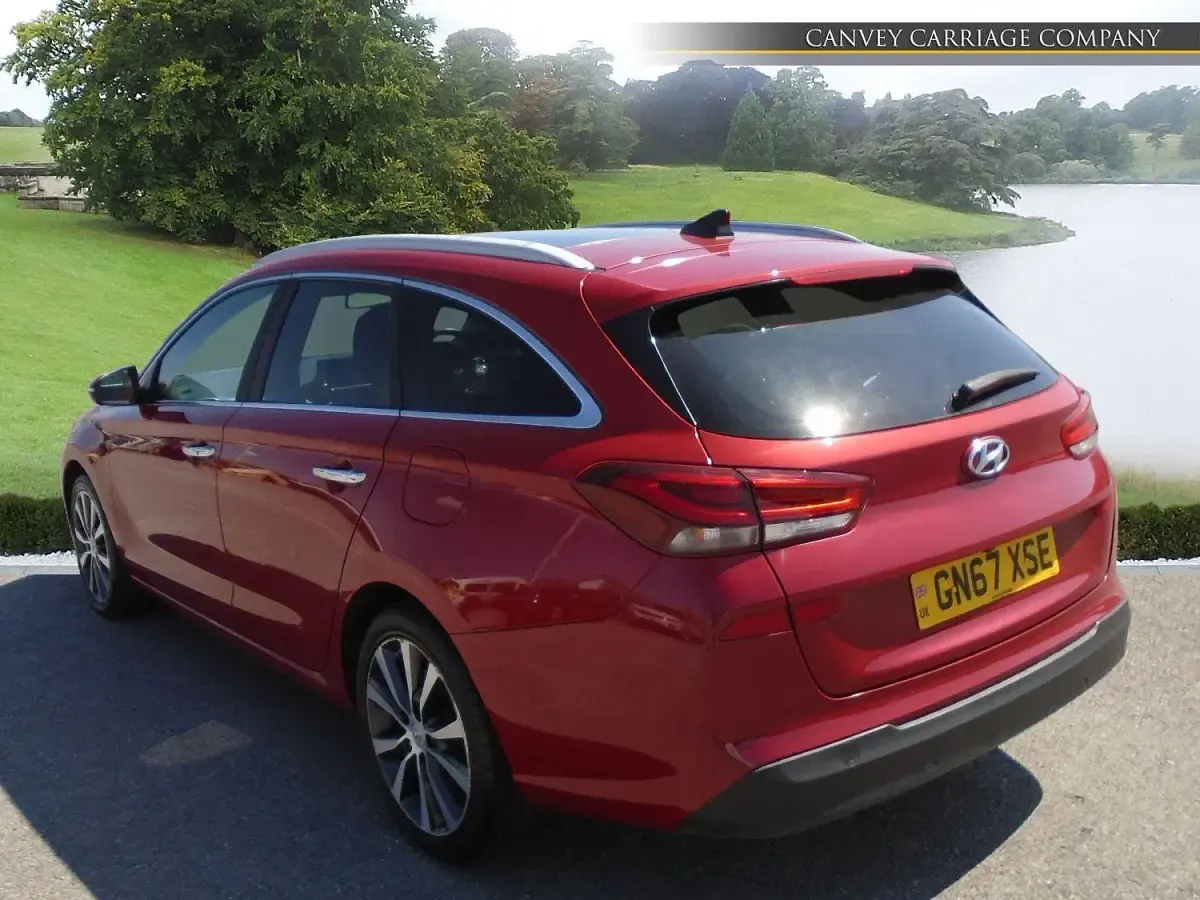 Used Hyundai i30 Premium SE 140 HP (102 kW) 2017 Red Estate