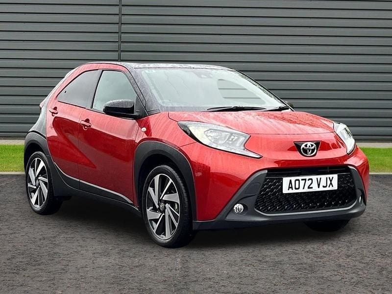 Used Toyota Aygo X 72 HP (52 kW) 2022 Red SUV